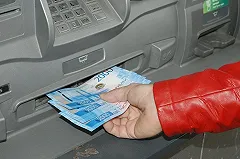 Банк отказался возвращать профессору УрФУ переведенные мошенникам деньги