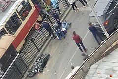 В Екатеринбурге автомобиль сбил байкера