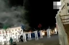 В Свердловской области на городской площади загорелась ёлка