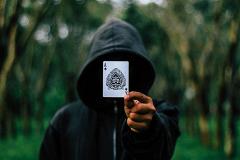 Свердловчанка перевела телевизионному волшебнику около двух миллионов рублей