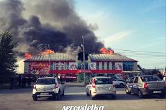 На Урале загорелся второй за день торговый центр