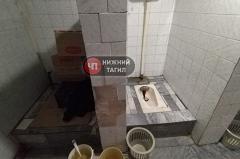 Свердловчане возмутились состоянием платного туалета в торговом центре