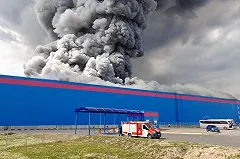 Поджог рассматривается в качестве основной версии пожара на складе Ozon в Подмосковье