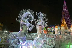 На Площади 1905 года сегодня вечером открывается главный Ледовый городок