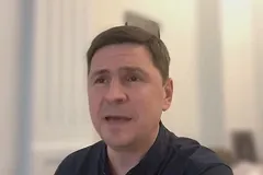 Подоляк заявил о недостатке у Меркель и Берлускони авторитета для посредничества по Украине