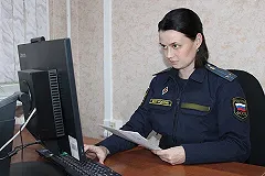 Судебные приставы разыскали должника по алиментам благодаря уникальной куртке