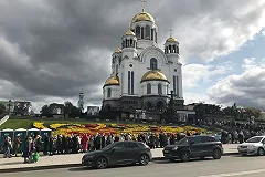 Несколько тысяч верующих выстроились в очередь к мощам Спиридона Тримифунтского