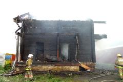 Двухэтажный частный дом сгорел в поселке Полеводство