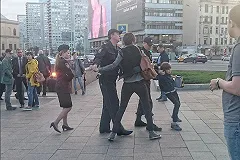 На Эльмаше сотрудники полиции посадили в обезьянник мать с маленьким ребенком