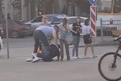 В центре Екатеринбурга автомобилист избил пешехода