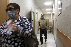 Испортивший картину охранник Ельцин Центра пожаловался, что не может устроиться на работу