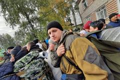 В Свердловской области из учебного центра отпустили отца четырех детей