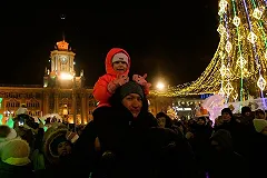 На здании мэрии Екатеринбурга включили подсветку за 107 миллионов рублей