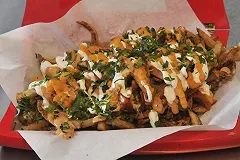 Американский писатель от одиночества обручился с буррито