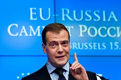 Депутат от КПРФ попросил Чайку проверить расследование ФБК о Медведеве