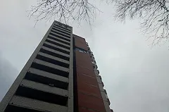 В Петербурге обрушилась часть облицовки многоэтажного жилого дома