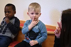 В трех офисах Сбербанка в Екатеринбурге заработал видеосурдоперевод для клиентов