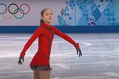 Фигуристка Юлия Липницкая опубликовала первую фотографию с новорождённой дочерью