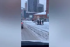 На Радищева водитель Honda решил, что он трамвай и застрял на рельсах