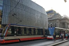 Екатеринбуржцы засняли новый «длинный» трамвай на ВИЗе