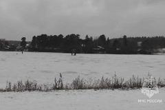 Убегали от полицейских и спасателей: в Свердловской области три школьницы провалились под лёд