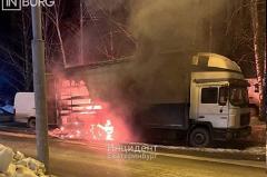 На Патриса Лумумбы ночью загорелся грузовик