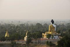 В Мьянме рохинджа сожгли буддийский монастырь и отбили Будде голову