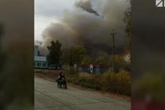Огонь с военного склада под Рязанью перекинулся на деревню