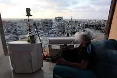 Вознесенскую горку облюбовали курители кальянов. Полиция разводит руками