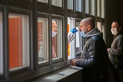 «Немного нас отделяет от полного локдауна»: губернатор Санкт-Петербурга о новых ограничениях