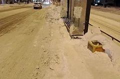 «На днях пожарная застряла». Екатеринбуржцы завалили Telegram Орлова жалобами на нечищенные дороги