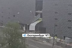 У нового торгового центра «Золотой» на Ботанике снесло стену