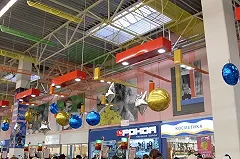 Жители Екатеринбурга чуть не задохнулись, застряв в лифте ТРЦ «Мегаполис»