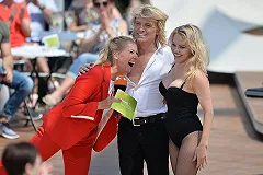 Памела Андерсон обвинила американцев в русофобии