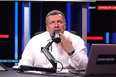 Лечившего Навального врача обвинили в антисемитизме после отказа участвовать в программе Соловьева