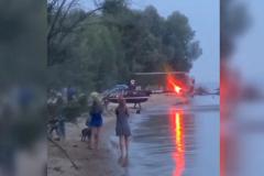 Вертолет приземлился на пляж с отдыхающими в Татарстане