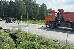 Иномарка с детьми угодила под «КамАЗ» по пути в Сысерть