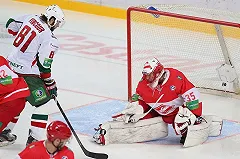 «Автомобилист» уступил «Сибири» по буллитам