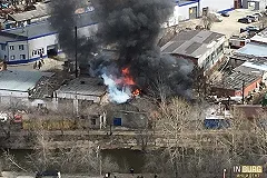 На Луганской огонь охватил здание, расположенное в промзоне. ДОПОЛНЕНИЕ