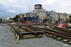 Проектировщики объяснили, почему на Ленина-Московской уложили деревянные шпалы