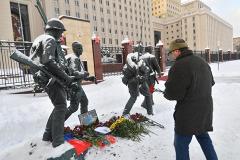 Путин заявил об отсутствии в мире равных погибшему Роману Филипову офицеров