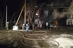 В поселке Пионерский сгорел жилой многоквартирный дом, внутри погибли 7 человек, еще один пострадал