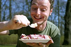 Горожане подрались из-за бесплатного торта