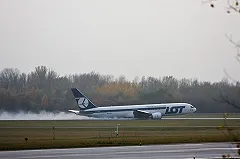 У вылетевшего из Тюмени в ЯНАО самолета отлетело колесо шасси