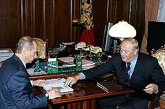 Сенатор Эдуард Россель получил от патриарха Кирилла знак храмостроителя