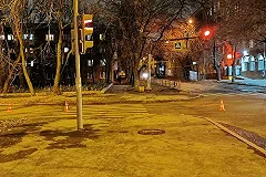 На Уралмаше сбили ребёнка, перебегающего дорогу на красный