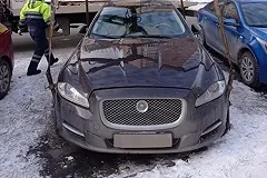 Свердловчанин накопил долгов на 26 млн рублей и спрятал машину от приставов