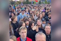 В Екатеринбурге около «Меги» собралась толпа