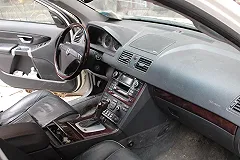 В Екатеринбурге приставы изъяли у должника по налогам Volvo ХС90 (ФОТО)