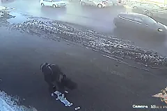 В Тамбове прохожие не «купились» на пачки денег, потерянные грабителем по дороге